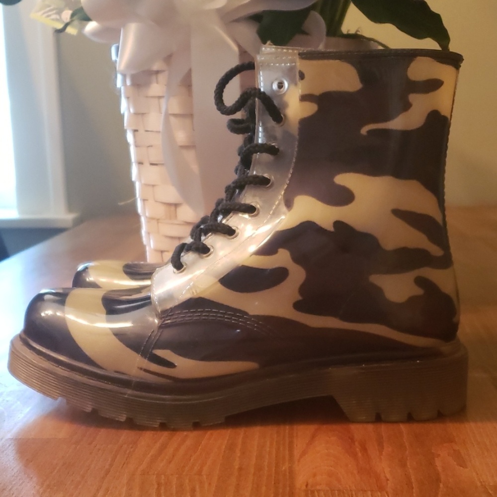 Dirty Laundry camo rubber rain boots